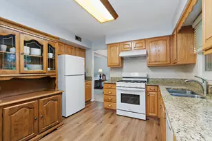209 Briarheath Ln, Naperville, IL 60565 - Photo 2