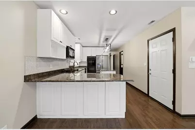 619 N Racine Avenue #1, Chicago, IL 60642 - Photo 14