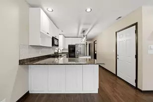 619 N Racine Ave, Chicago, IL 60642 - Photo 14