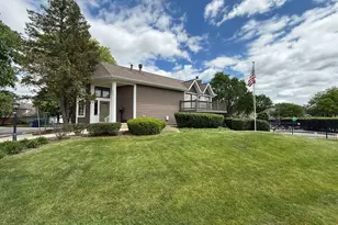 355 Lambert Dr, Schaumburg, IL 60193 - Photo 16