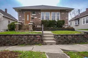 913 Oakland Ave, Joliet, IL 60435 - Photo 1