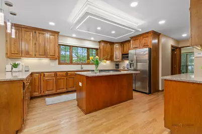 2872 Whispering Oaks Court, Buffalo Grove, IL 60089 - Photo 12