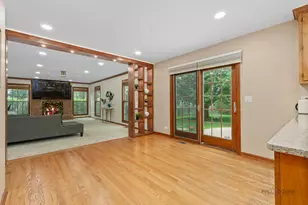 2872 Whispering Oaks Ct, Buffalo Grove, IL 60089 - Photo 10