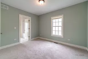 430 N Sheridan Rd, Waukegan, IL 60085 - Photo 28