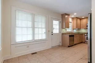 430 N Sheridan Rd, Waukegan, IL 60085 - Photo 20