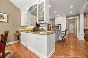 1028 Crestwood Cir, Saint Charles, IL 60175 - Photo 10