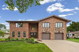 1227 S Highland Ave, Arlington Heights, IL 60005 - Photo 2