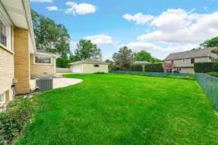 330 Gareth Ln, Schaumburg, IL 60193 - Photo 18