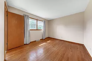 330 Gareth Ln, Schaumburg, IL 60193 - Photo 10