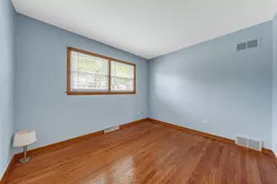 330 Gareth Ln, Schaumburg, IL 60193 - Photo 12
