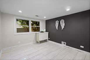 219 W Appletree Ln, Arlington Heights, IL 60004 - Photo 4