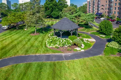 637 E Woodland Park Avenue #402, Chicago, IL 60616 - Photo 1