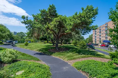 637 E Woodland Park Avenue #402, Chicago, IL 60616 - Photo 4