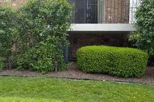 9168 Del Prado Dr, Palos Hills, IL 60465 - Photo 2