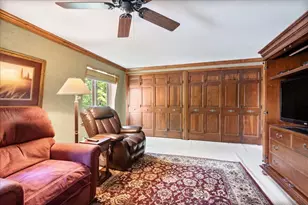 805 NW Holcomb Dr, Mundelein, IL 60060 - Photo 16
