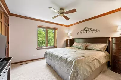 805 NW Holcomb Drive, Mundelein, IL 60060 - Photo 18