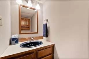 805 NW Holcomb Dr, Mundelein, IL 60060 - Photo 22