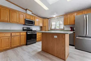 5715 Cypress Ln, Machesney Park, IL 61115 - Photo 8