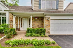 590 Hapsfield Ln, Buffalo Grove, IL 60089 - Photo 2