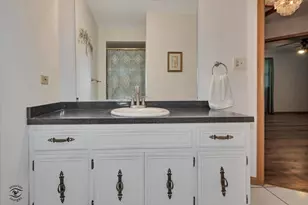 8001 Lockwood Ave S, Burbank, IL 60459 - Photo 16