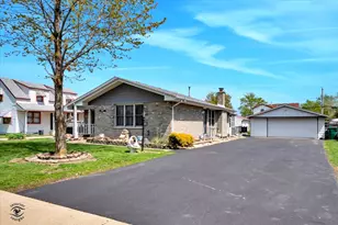 8001 Lockwood Ave S, Burbank, IL 60459 - Photo 1