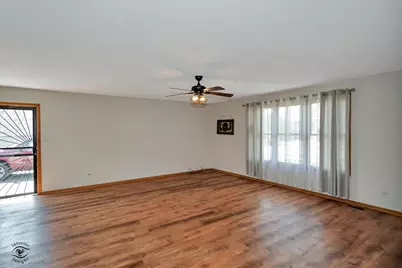 8001 Lockwood Avenue S, Burbank, IL 60459 - Photo 4