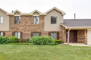 676 Cumberland Trail, Roselle, IL 60172 - Photo 2