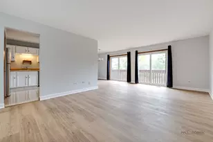 676 Cumberland Trail, Roselle, IL 60172 - Photo 4