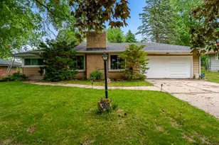 1107 Pine Valley Dr, Rockford, IL 61107 - Photo 1