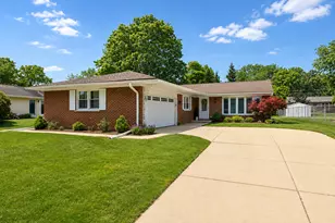 1742 E Tano Ln, Mount Prospect, IL 60056 - Photo 1
