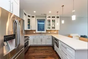 2442 N Clybourn Ave, Chicago, IL 60614 - Photo 2