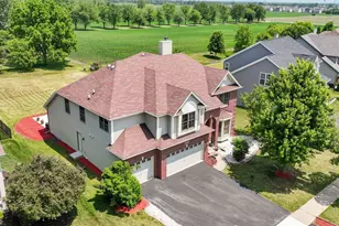26200 W Chatham Dr, Plainfield, IL 60585 - Photo 2