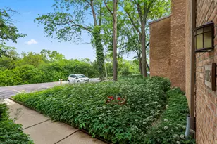 6018 E Lake Dr, Lisle, IL 60532 - Photo 2