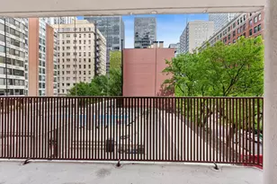 200 E Delaware Pl, Chicago, IL 60611 - Photo 14
