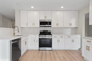 16447 Coventry Ln, Crest Hill, IL 60403 - Photo 10