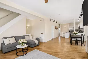 1549 W Barry Ave, Chicago, IL 60657 - Photo 8
