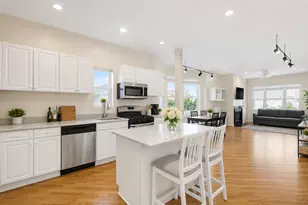 1549 W Barry Ave, Chicago, IL 60657 - Photo 4