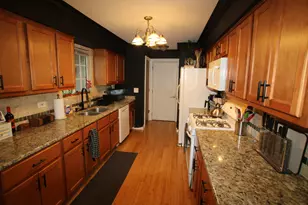 110 Village Creek Dr, Lake in the Hills, IL 60156 - Photo 20