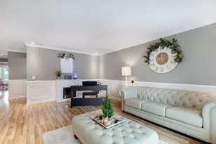 295 Coventry Cir, Vernon Hills, IL 60061 - Photo 8
