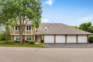 295 Coventry Cir, Vernon Hills, IL 60061 - Photo 2