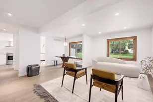 170 Cascade Dr, Indian Head Park, IL 60525 - Photo 2
