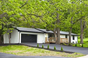 35W302 Pinelands Rd, Saint Charles, IL 60174 - Photo 2
