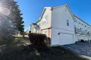 341 Holiday Ln, Hainesville, IL 60073 - Photo 2