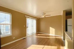 341 Holiday Ln, Hainesville, IL 60073 - Photo 4