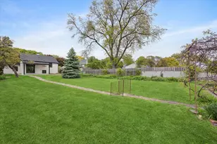 33 Chestnut Ave, Clarendon Hills, IL 60514 - Photo 16