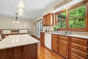 1975 Sandy Creek Dr, Elgin, IL 60123 - Photo 12