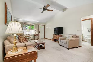 1975 Sandy Creek Dr, Elgin, IL 60123 - Photo 8