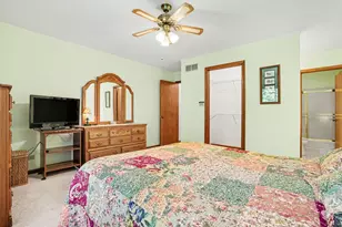1975 Sandy Creek Dr, Elgin, IL 60123 - Photo 18