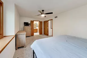 919 Millcreek Cir, Elgin, IL 60123 - Photo 20