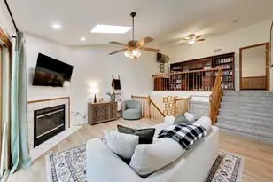 919 Millcreek Cir, Elgin, IL 60123 - Photo 6